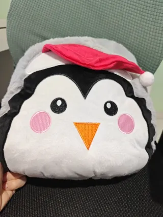 Peluche calentador de pies pingüino