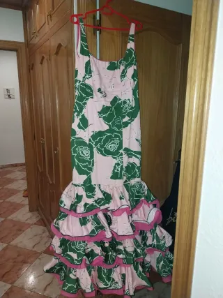 Vestido de flamenca rosa y verde