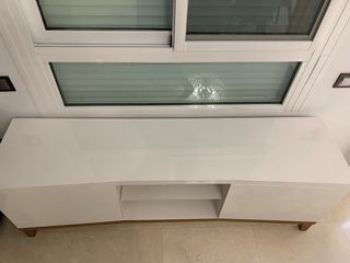 Mueble TV blanco y madera