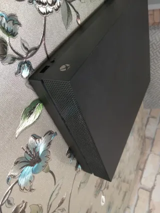 Console Xbox One X + Cavo HDMI Senza controller