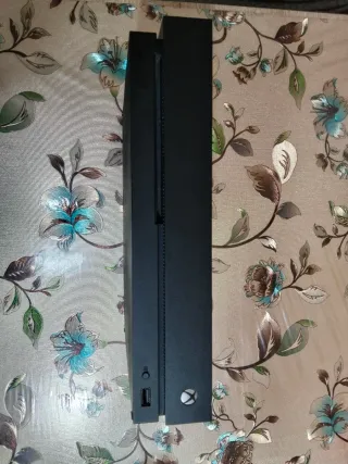 Console Xbox One X + Cavo HDMI Senza controller