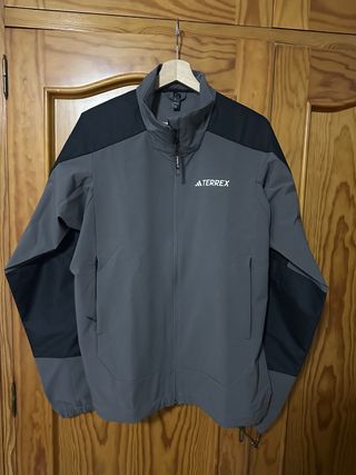 Chaqueta Adidas Terrex Gris y Negra