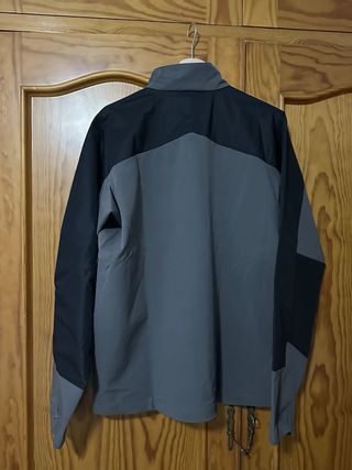 Chaqueta Adidas Terrex Gris y Negra