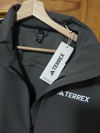 Chaqueta Adidas Terrex Gris y Negra
