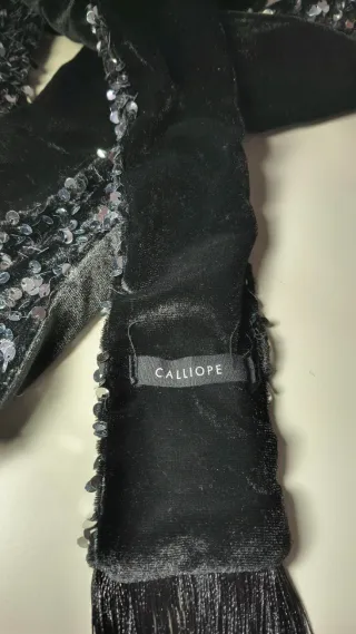 Sciarpa Calliope nera con paillettes e frange