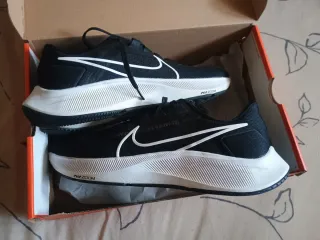 Nike Air Zoom Pegasus 38 Negro Blanco Talla 45