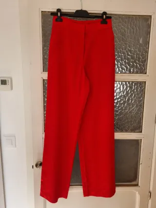 Traje Uterqüe Rojo Nuevo con Etiquetas