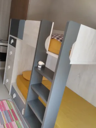 Litera con cajones y estantería