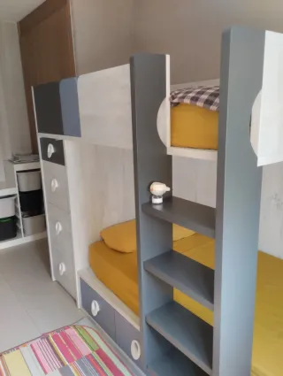 Litera con cajones y estantería