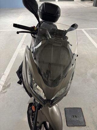 Kawasaki J300 Maxi Scooter Gris