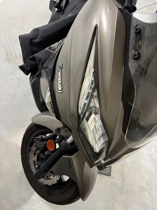Kawasaki J300 Maxi Scooter Gris