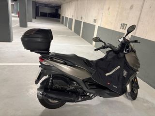 Kawasaki J300 Maxi Scooter Gris