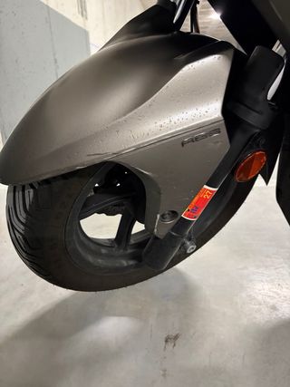 Kawasaki J300 Maxi Scooter Gris
