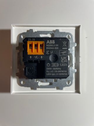 Interruptor Niessen con regulador Y puerto usb