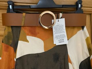 Falda estampada con cinturón