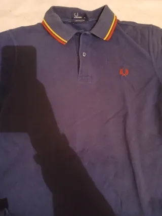 Polo Fred Perry Talla M Azul con bandera de Españ