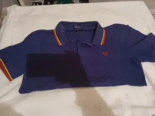 Polo Fred Perry Talla M Azul con bandera de Españ