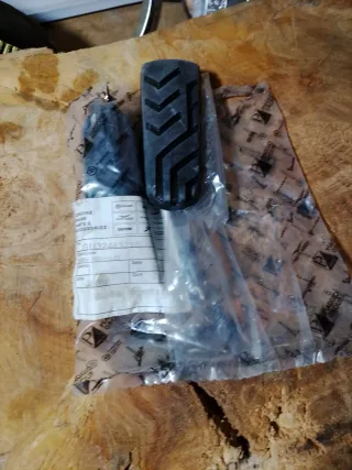 Reposapiés PiaggioGUZZI V 7 O SIMILARES Negro