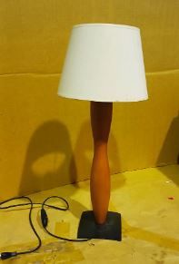 Lámpara de madera y tela