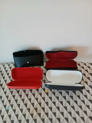 4 Monturas y Estuches de Gafas (Sin Cristales)