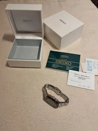 Reloj Seiko Sportura Kinetic Chronograph SNL015