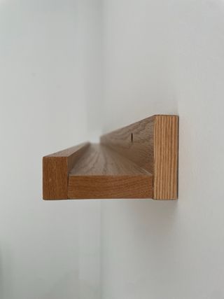 2 Estantes de madera para cuadros