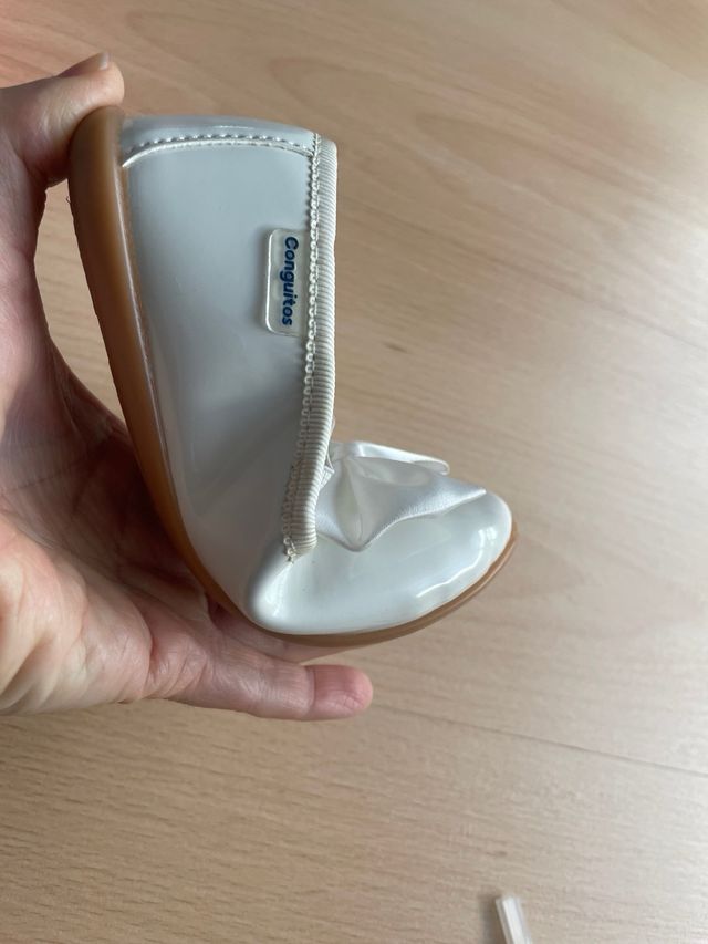 Merceditas charol blancas Talla 25