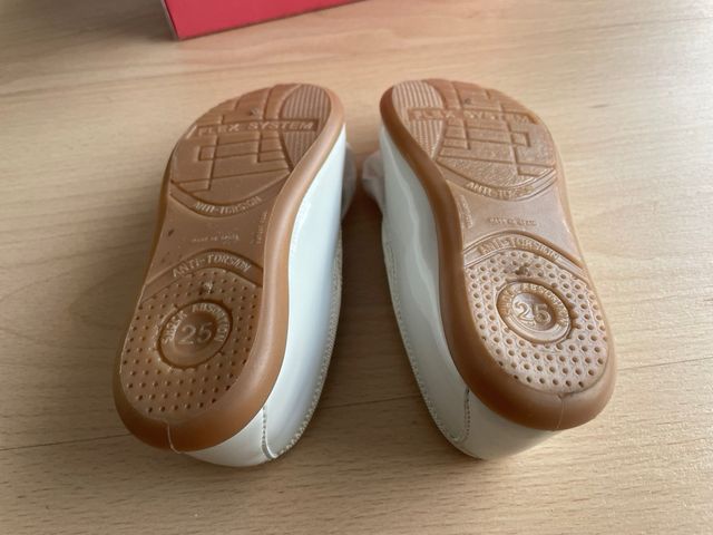 Merceditas charol blancas Talla 25