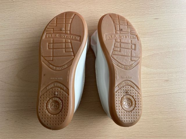 Merceditas charol blancas Talla 25