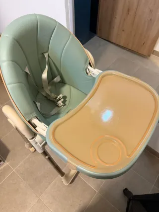 Trona de bebé color verde