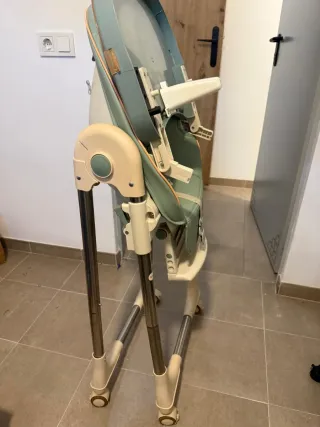 Trona de bebé color verde