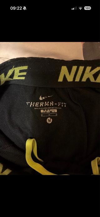 Pantaloni tuta Nike neri con banda gialla