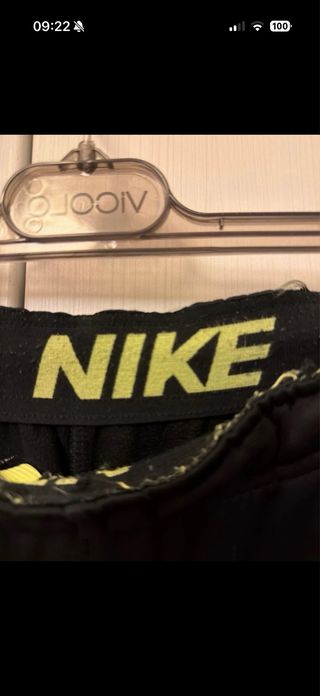 Pantaloni tuta Nike neri con banda gialla