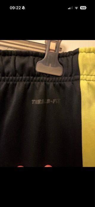 Pantaloni tuta Nike neri con banda gialla