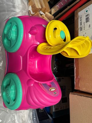 Correpasillos coche Chicco.