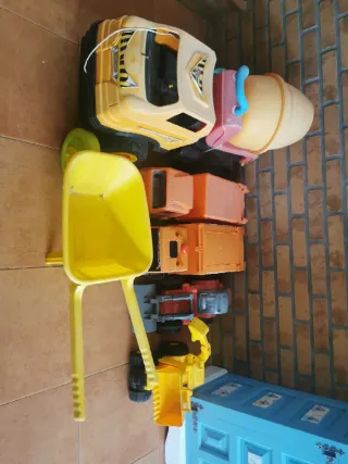 Lote camiones y carretilla de obra