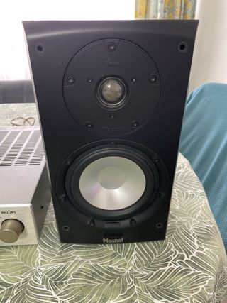 Amplificador Philips y Altavoces Magnat