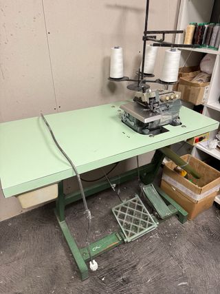 Maquina Overlock marca Rimoldi