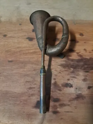 Claxon antiguo de latón