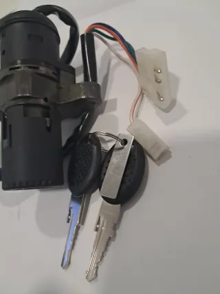 Cerradura Rieju RS2 con llaves