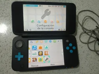 Nintendo NEW 2DS XL Azul + Cargador y Funda