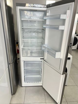 Nevera Bosch y Lavadora Blanca