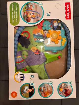 Manta de actividades para bebé con piano en caja