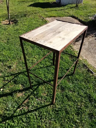 Mesa industrial hierro y madera