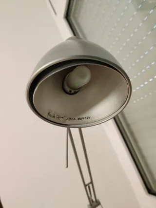 Flexo de mesa IKEA metálico