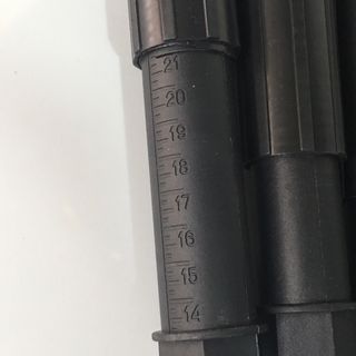 8 Patas de plástico regulables para armarios