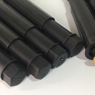 8 Patas de plástico regulables para armarios