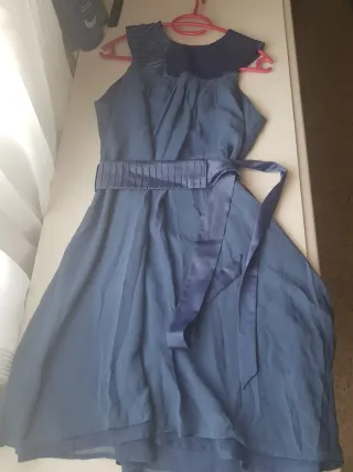 Vestido azul con cinturón