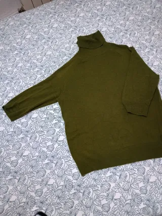 Jersey cuello alto verde oliva