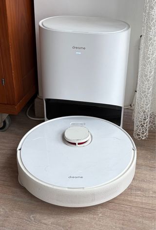 Robot aspirador Dreame (rueda izda bloqueada)